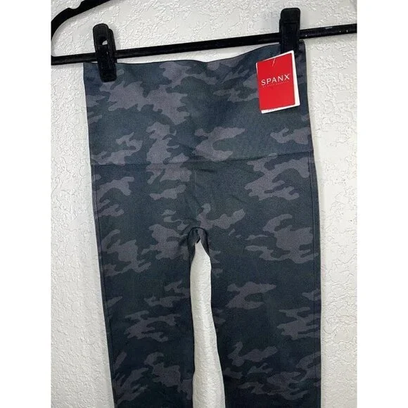 SPANX High Waist Black Camo Seamless Look-At-Me Now Leggings Small NWTS 1D - Picture 4 of 9